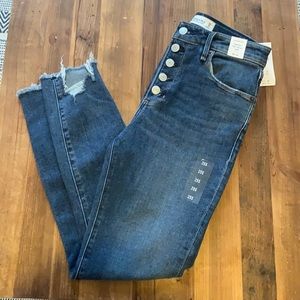 NWT Abercrombie & Fitch high rise super skinny ankle jeans.